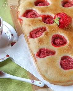 Фокачча с клубникой