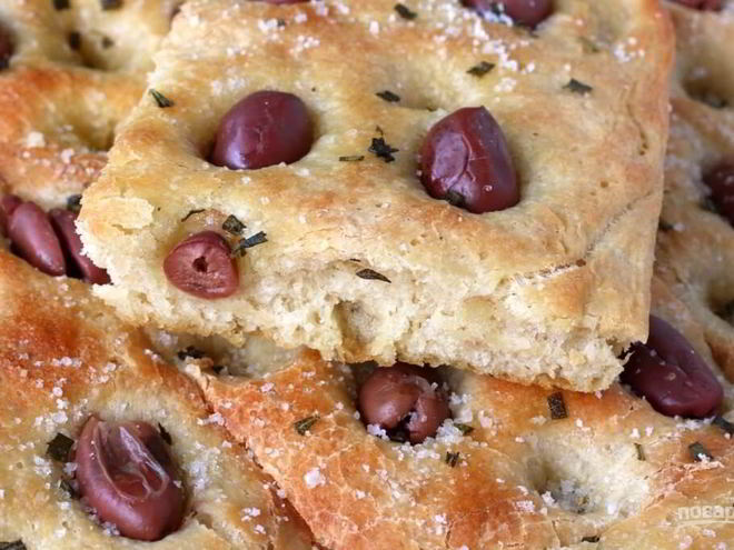 Рецепт фокаччи с маслинами и розмарином