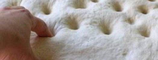 фокачча с маслинами и розмарином. Шаг 10