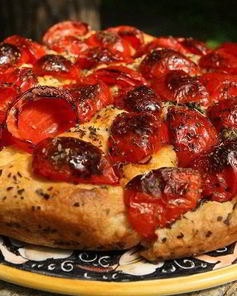 Фокачча с помидорами и базиликом