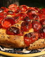 Фокачча с помидорами и базиликом