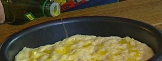 фокачча с помидорами и базиликом. Шаг 7