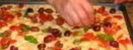 фокачча с розмарином и фокачча с оливками и томатами. Шаг 10