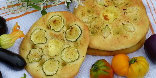 Фокачча с цукини и репчатым луком
