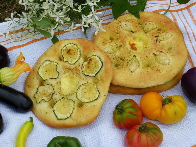 Рецепт фокаччи с цукини и репчатым луком