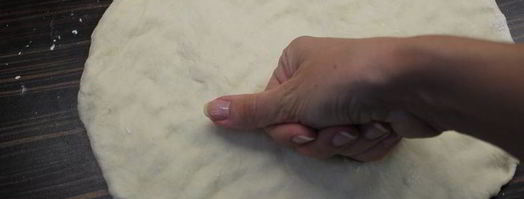 фокачча с жареным луком и розмарином. Шаг 4