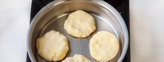 хлебные лепешки на сковороде. Шаг 12