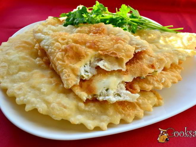 Рецепт хрустящих лепешек с сыром фета и зеленью