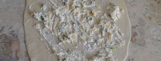 хрустящие лепешки с сыром фета и зеленью. Шаг 6