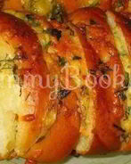 Хрустящий хлебушек пропитанный маслом, сыром и чесночком