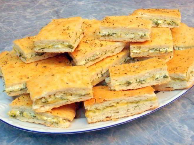 Рецепт классической итальянской фокаччи с твердым сыром и творогом