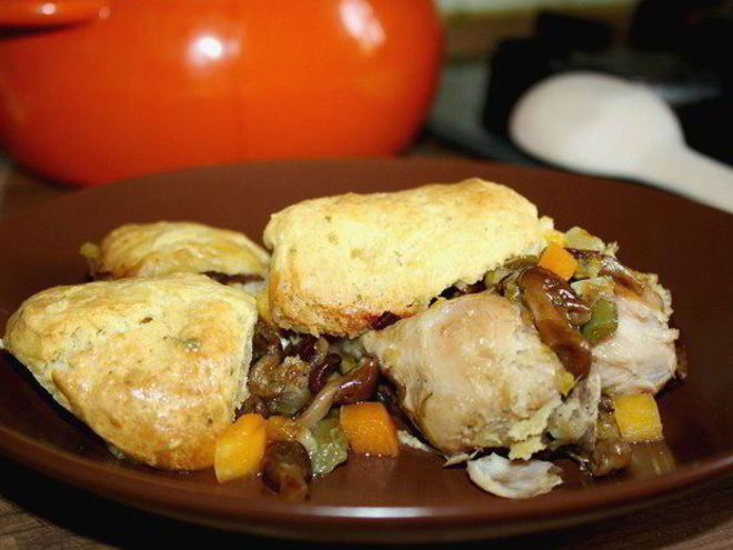 Рецепт куриного кобблера с тимьяновыми лепешками