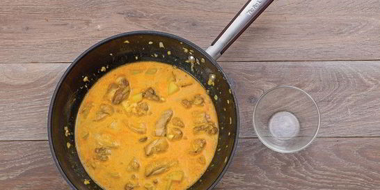 Курица карри с лепешками ротти