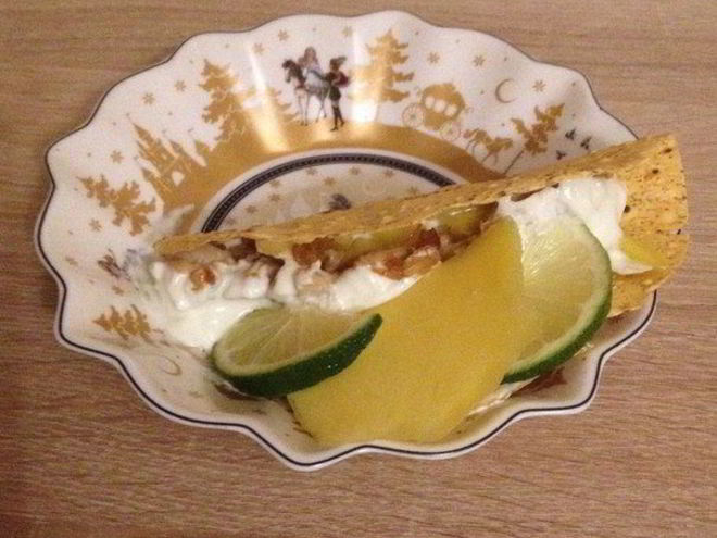 Рецепт кусочков курицы в индийской лепешке с манго и лаймовой заправкой