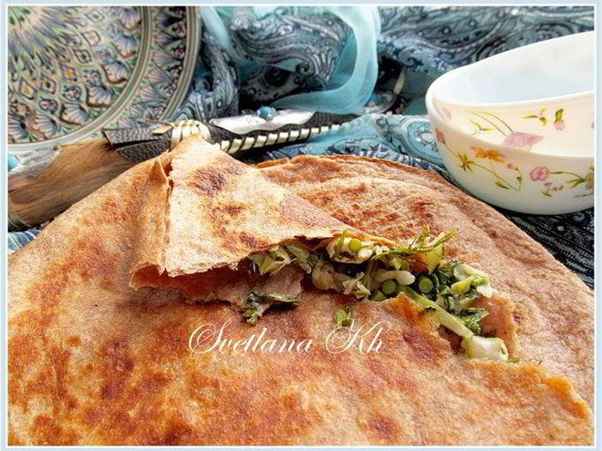 Рецепт лавашевых лепешек из цельнозерновой муки с брынзой и зеленью