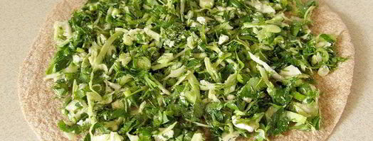 лавашевые лепешки из цельнозерновой муки с брынзой и зеленью. Шаг 5