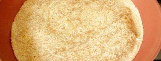 лавашевые лепешки из цельнозерновой муки с брынзой и зеленью. Шаг 7