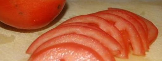 лепешки из творожного теста с помидором и моцареллой. Шаг 4