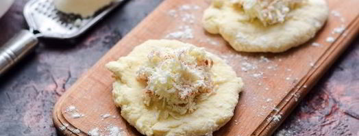 лепешки с адыгейским сыром на сковороде. Шаг 8