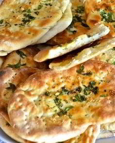 Лепешки с чесноком и зеленью