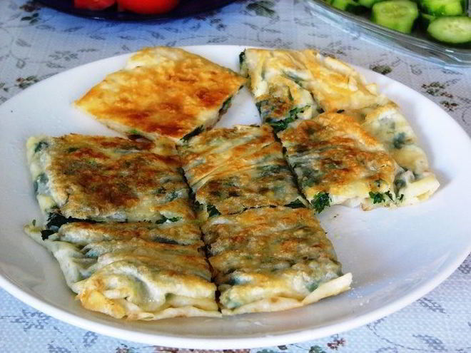 Рецепт лепешек с начинкой к завтраку