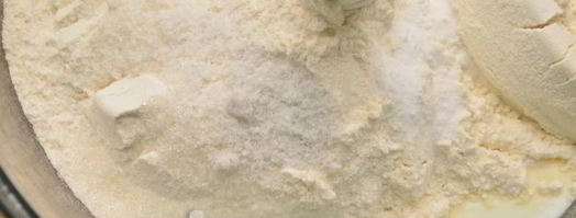 лепешки с сыром и колбасой на кефире. Шаг 3