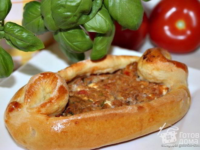 Рецепт пиде — турецких лепешек с фаршем, фетой и помидорами