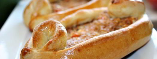 пиде — турецкие лепешки с фаршем, фетой и помидорами. Шаг 8