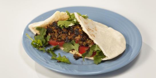 Пита с фасолевыми котлетами