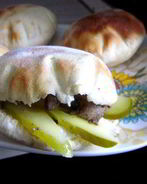 Пита с куриной печенью и сметанно-горчичным соусом