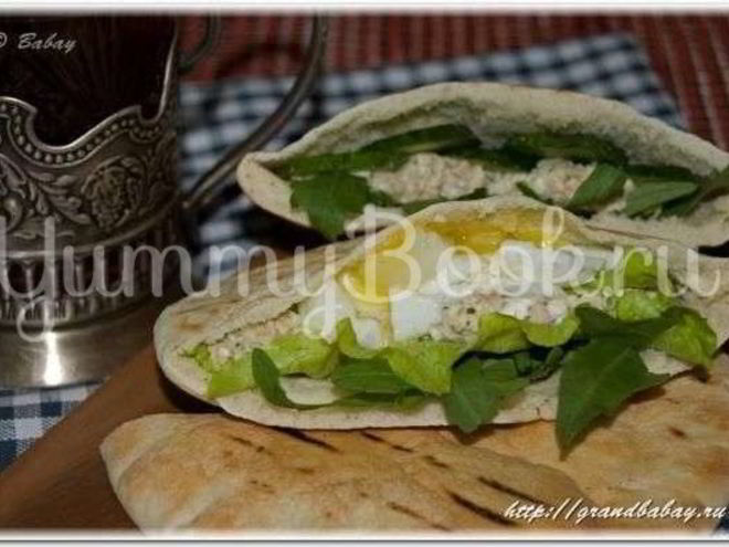 Рецепт питы с салатом из рукколы и горбуши