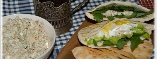 пита с салатом из рукколы и горбуши. Шаг 26