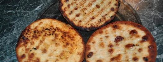 сладкая лепешка с базиликом, фетаксой и томатами. Шаг 3