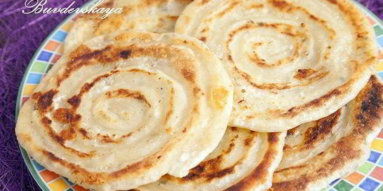 Спиралевидные лепешки с творогом и сыром