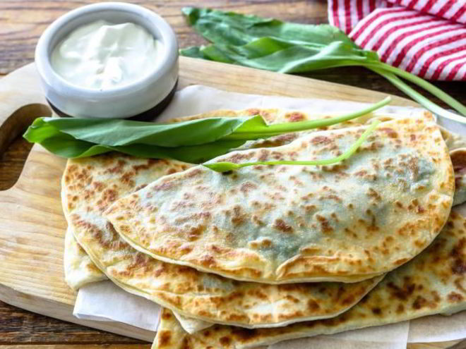 Рецепт сырные лепешки с зеленью и мацони