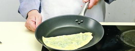 сырные лепешки с зеленью и мацони. Шаг 5