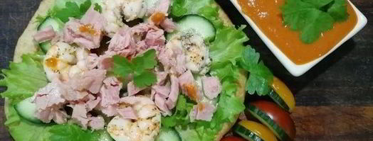 цельнозерновая лепешка с тунцом, креветками и перечным соусом. Шаг 22