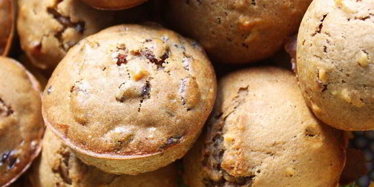 Банановые маффины с орехами