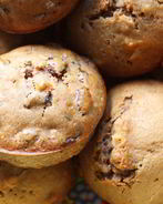 Банановые маффины с орехами