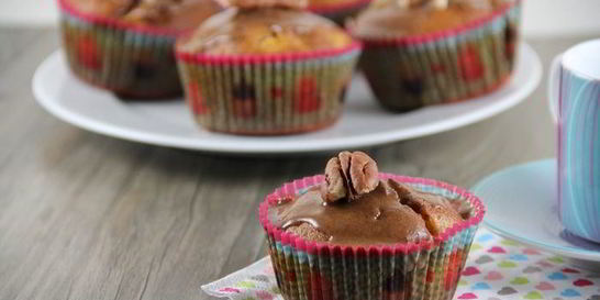 Маффины с абрикосами, орехами пекан и коричной помадкой