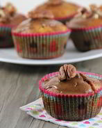 Маффины с абрикосами, орехами пекан и коричной помадкой