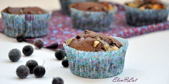 Маффины с черной смородиной и белым шоколадом