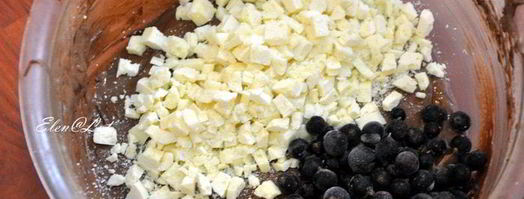 маффины с черной смородиной и белым шоколадом. Шаг 3