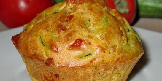 Маффины с кабачками, помидорами и сыром