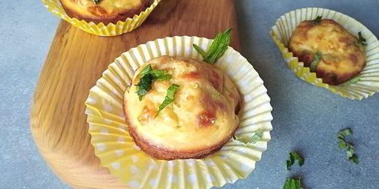 Маффины с кабачком, сыром и мятой