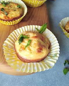 Маффины с кабачком, сыром и мятой