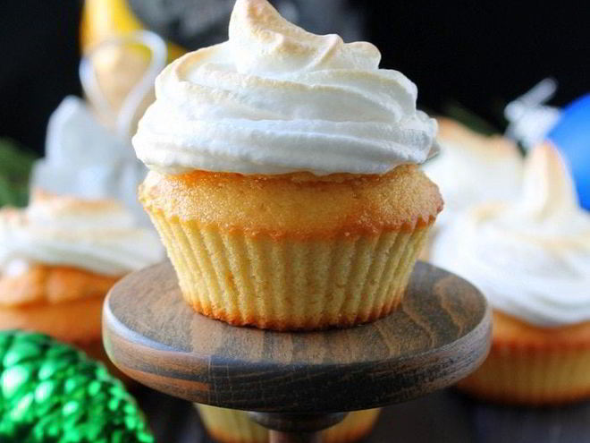 Рецепт маффинов с лимонным курдом и меренгой