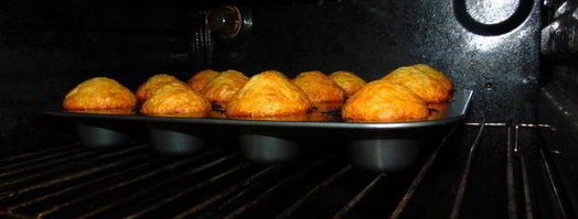 маффины с шоколадом и малиновым повидлом. Шаг 8