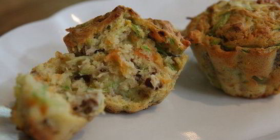 Маффины с цукини, морковью и орехами пекан