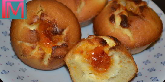 Маффины с творожной начинкой и абрикосовым джемом